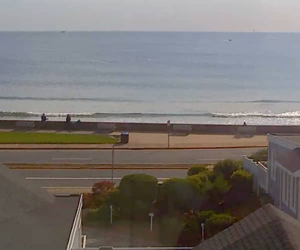 Warm Winds Surf Cam HDBeachCams